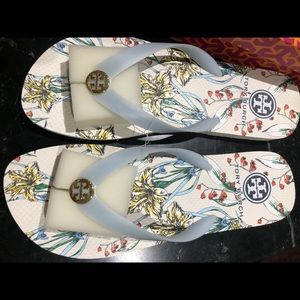 Never worn Tory Burch Sandal
